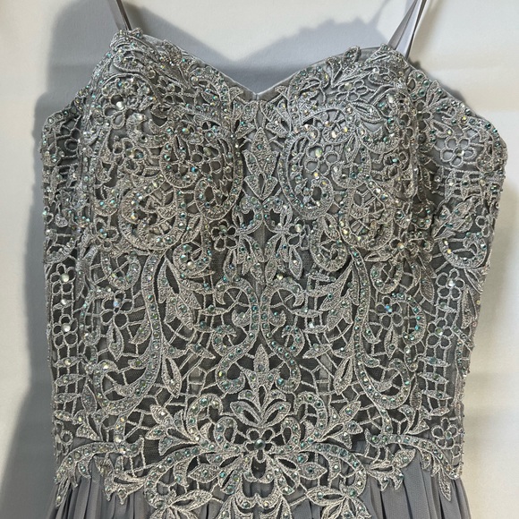 Formal strapless gown size 3 juniors - Picture 3 of 6